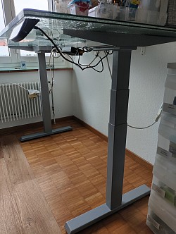 2x (!): Tischgestell  125 x 56 cm, höhenverstellbar, 220V, ev. mit CrashGlas-Tischplatte