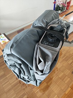 115 / Luftbett, elektr. Pumpe, gerollt: 55 x 28 cm, aufgeblasen: 200 x 150 x 55 cm